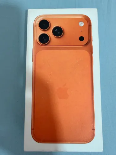 iPhone 17 pro max laranja na caixa