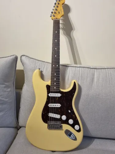 Guitarra Fender USA Standard Vintage White