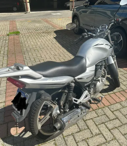 Vendo moto Suzuki GSR 150