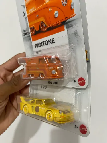 KOMBI E PORSCHE PANTONE DUPLA NOVA HOT WHEELS 