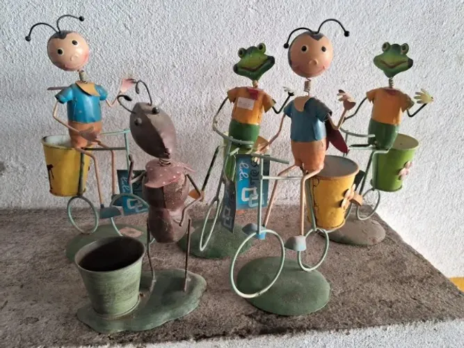 bonecos de lata