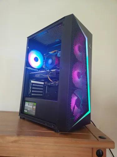 PC Gamer / i5 10400F / RX 570 8GB / 16GB RAM / NVMe M. 2 512GB/ Fonte 600W