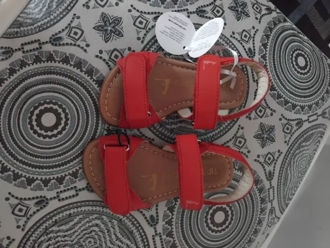 Sandália Tip Toey Joey infantil em. Couro