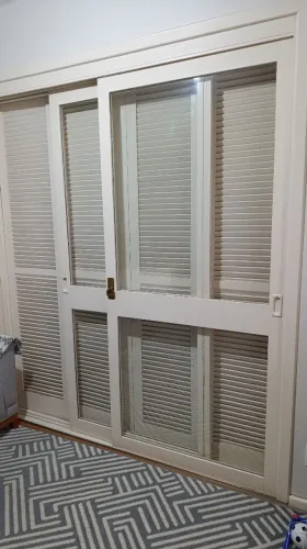 Porta Janela com Veneziana