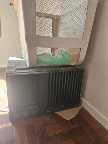 Ar condicionado de janela quente e frio + caixa protetora