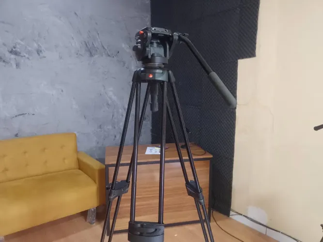 Tripé Manfrotto 546b com cabeça hidráulica 