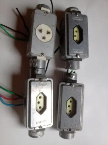 4 X Conduletes de metal 3/4" com 1 tomada 10A