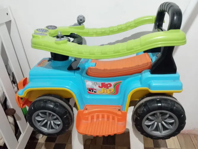 Carrinho infantil jipe 