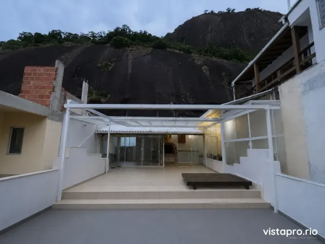 Cobertura Duplex na Urca com Vista Mar, Área Gourmet e Atmosfera de Casa Suspens