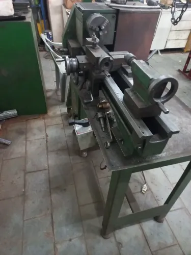 Vendo um torno mecânico