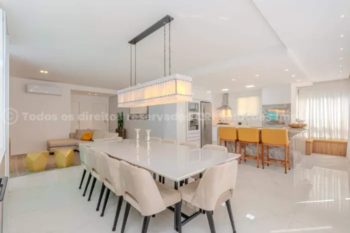 Apartamento com 4 suítes 197m² no Beach Village na Meia Praia em Itapema