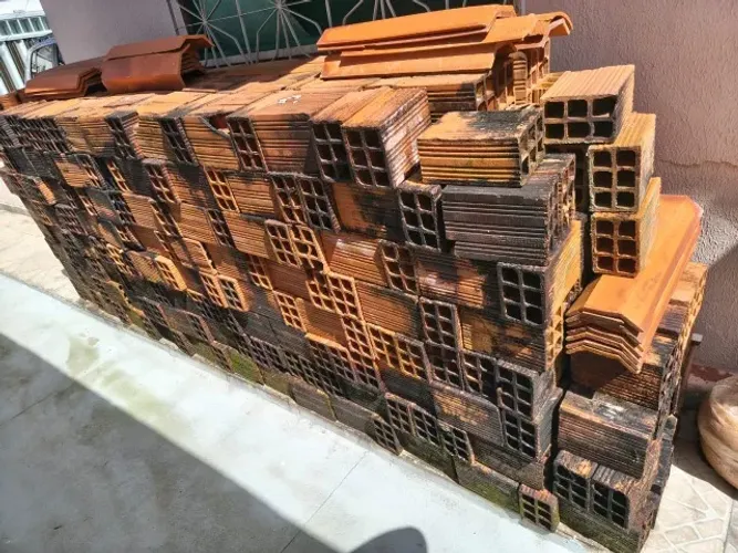 Vendo Tijolos de 06 furos - Sobra de Obra