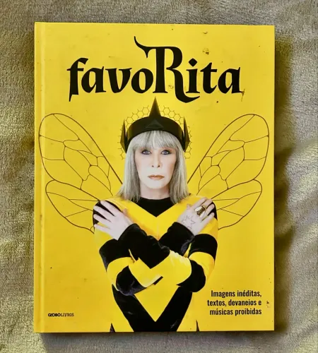 Livro FavoRita - Imagens inéditas, textos, devaneios e músicas proibidas