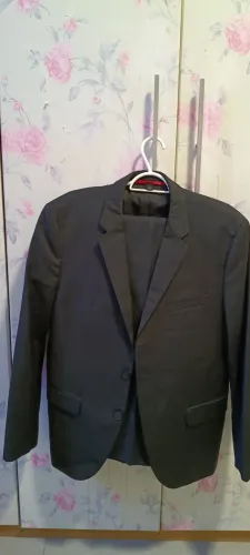 Costume Hugo Boss preto, 50r, lindo! 100% lã