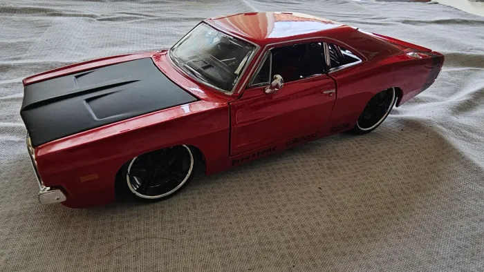 Réplica Miniatura 1/24 Dodge Charger R/T Maisto Usado