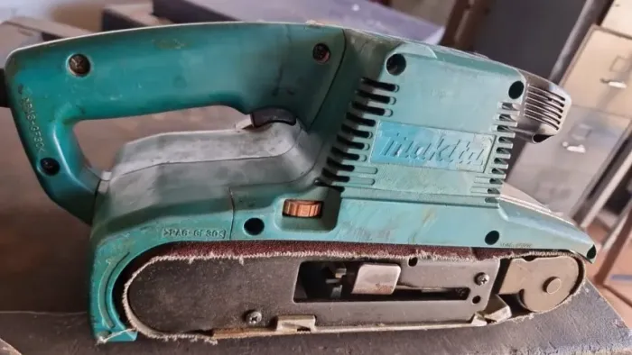Lixadeira Makita de cinta 76x610 Mm 1010 Watts 220 Volts modelo 9920 funcionado 100%