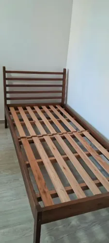 Cama Solteiro em madeira 