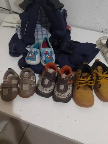 Lote canguru e calçados masculino para bebê n17