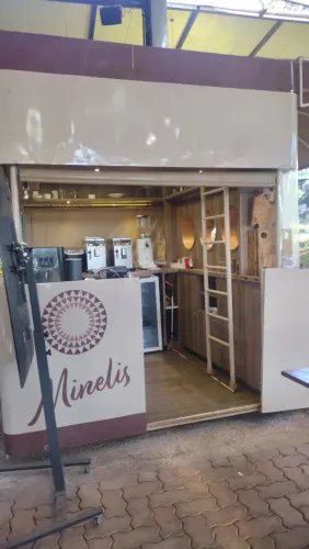 Vendo quiosque de café, com toda estrutura interna em MDF! Ótimo acabamento e qualidade 