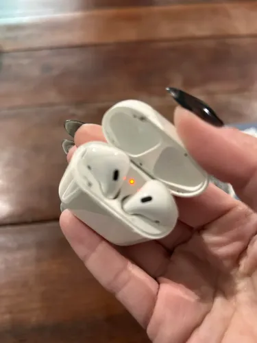 AirPods Apple