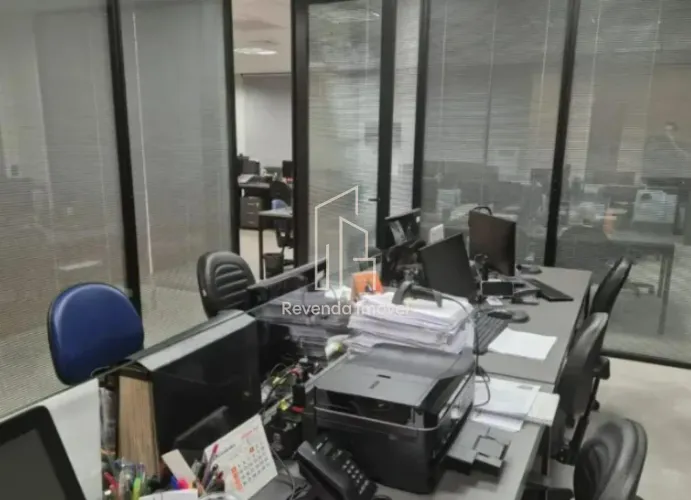 Prédio Comercial para Locação em São Paulo-SP: Espaço Moderno de 250m², 7 Banheiros e 5 Va