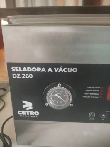 Seladora a vácuo novaaa foi usada 2 vezes motivo fechamento comércio.