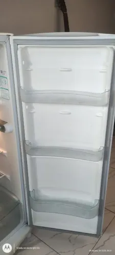 Geladeira consul pra vender, funcionando sem nenhum defeito, retira no local
