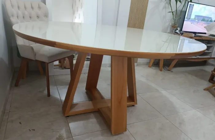 Mesa de jantar redonda 150 diâmetro madeira maciça com vidro 4 mm