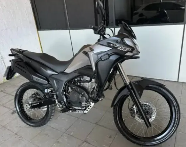 Honda Sahara 300 - 2025 *