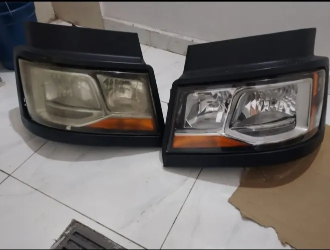 Farol Scania 450