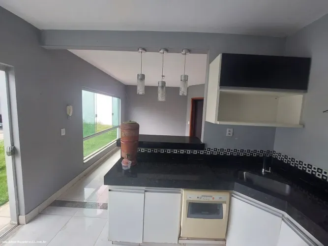 Casa para Locação em Goiânia, Goiânia 2, 3 dormitórios, 2 suítes, 4 banheiros, 2 vagas