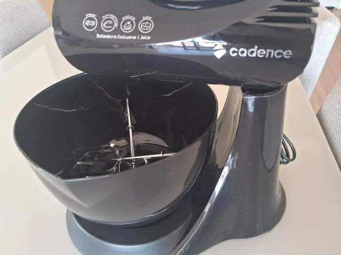 Batedeira Cadence nova