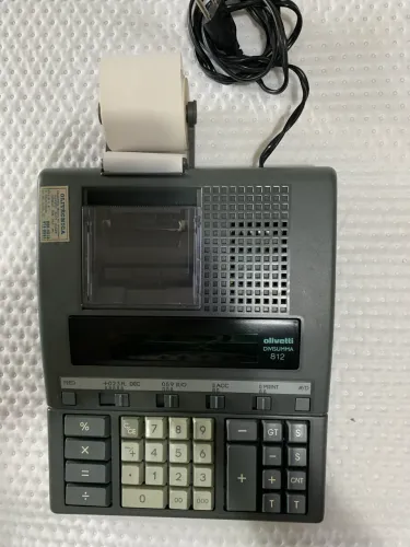 Máquina de calcular marca Olivetti