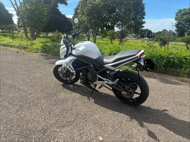 Kawasaki ER-6n 650cc - Branca - Potência e Estilo! ?