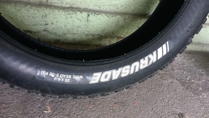 Venda de pneus de bike elétrica kenda aro 20.