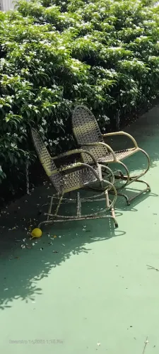 02 Cadeiras balanço infantil ferro e fibra sintética