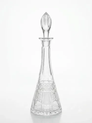 Belíssima garrafa de cristal lapidado com tampa original, uma peça elegante e atemporal 
