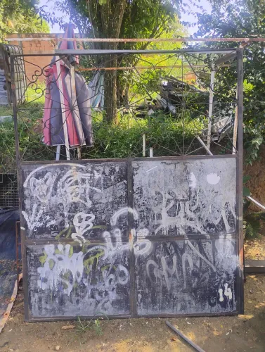 Portão chapa e ferro muito resistente 