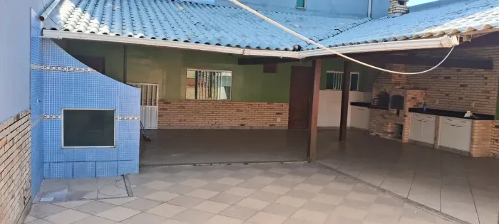 Casa/sobrado para locação no Sol y Mar em Macaé/RJ, 03 Quartos, Garagem e Área Gourmet e V