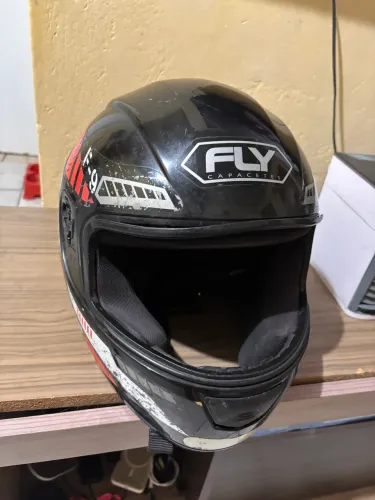 Capacete usado em bom estado