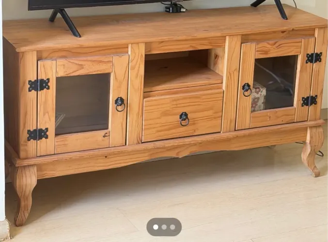 Vendo rack de madeira muito bonita