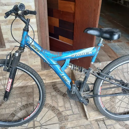 Bicicleta usada para pequeno concerto 
