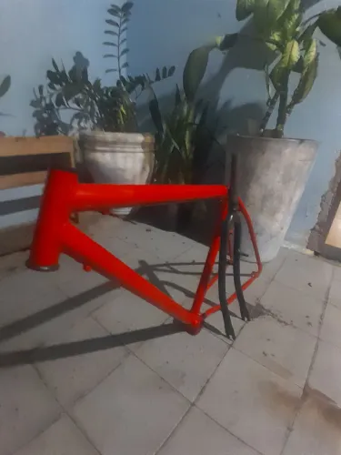 Quadro aro 26 de aluminio semi-novo 