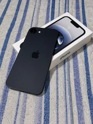 iPhone 16e 128GB preto, 98% bateria, caixa. R$3.000 à vista. Aceito propostas.