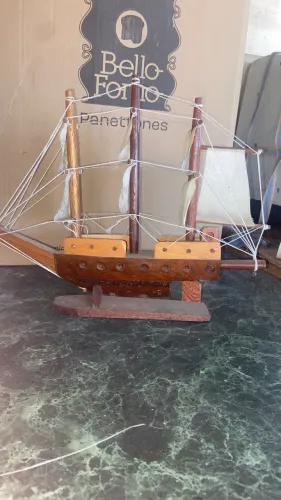 Barco a vela miniatura