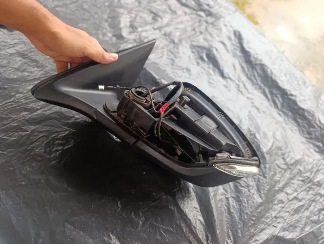 Retrovisor Tracker 2020/2025 com pisca 