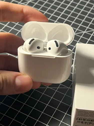 Airpods 4 ANC