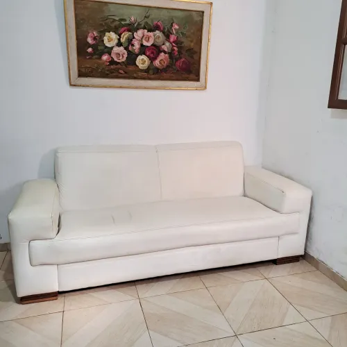 Vendo sofá usado ótimo estado de conservação. 