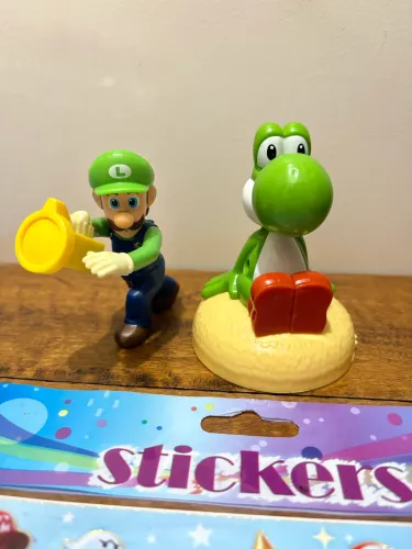 Lotinho super Mario adesivo e brindes do McDonalds