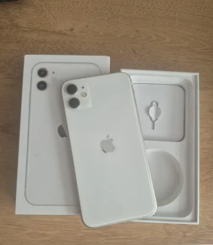 Iphone 11 Branco 128gb Sem detalhes - Saude da Bateria 72%